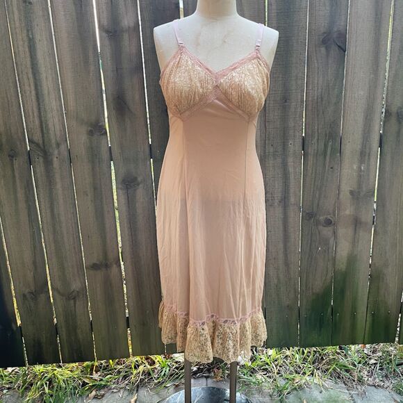 Vintage GOTHAM GOLD STRIPE Cocoa Gold Nylon Lace Frill Cups Full Slip L - Picture 1 of 9
